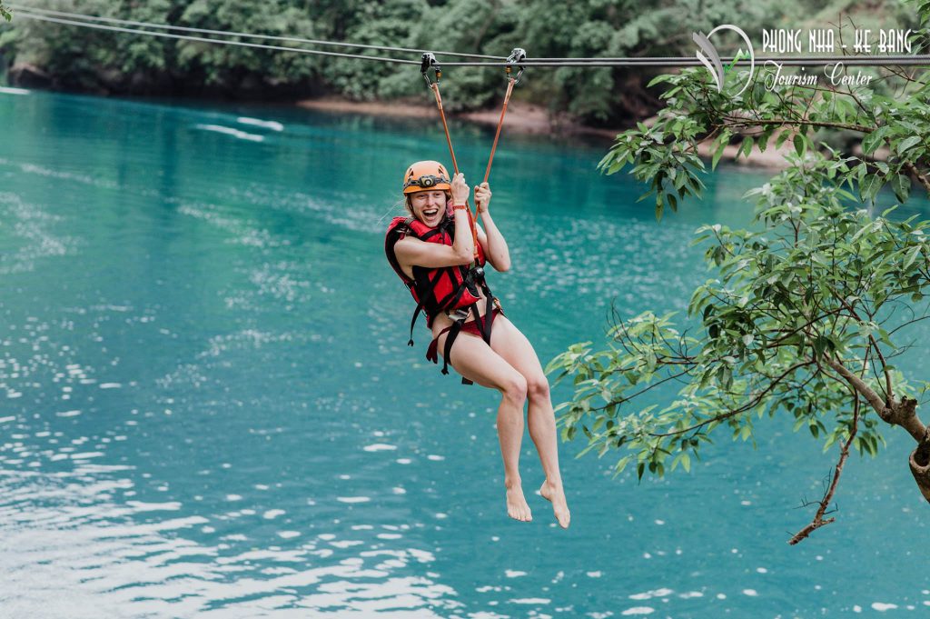 Zipline Sông Chày Hang tối được nhiều khách Quốc tế lựa chọn trong Tour phong nha 1 ngày
