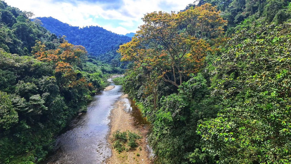 Động Châu Khe Nước Trong