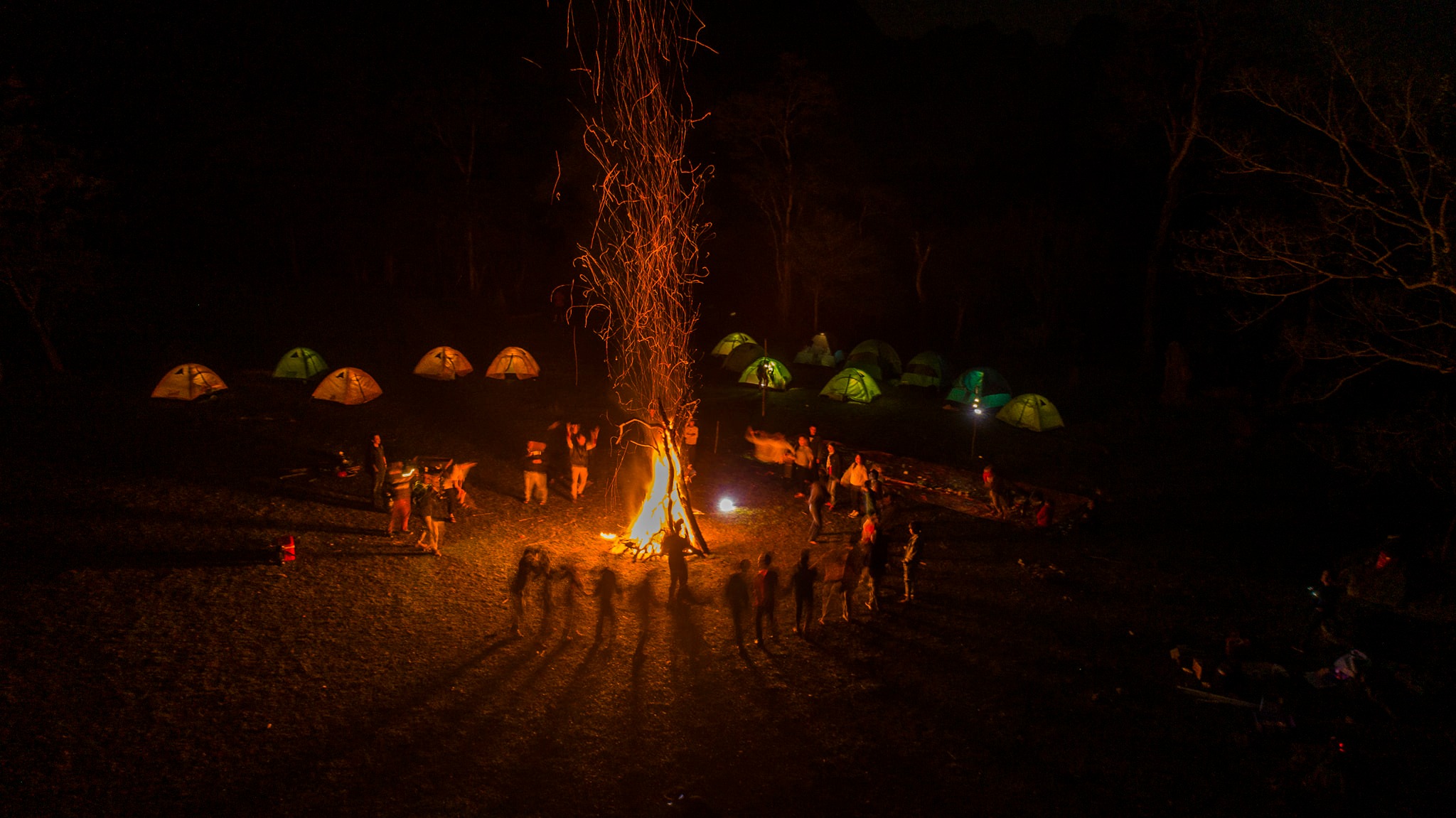 Trải nghiệm cắm trại và lửa trại tại thung lũng