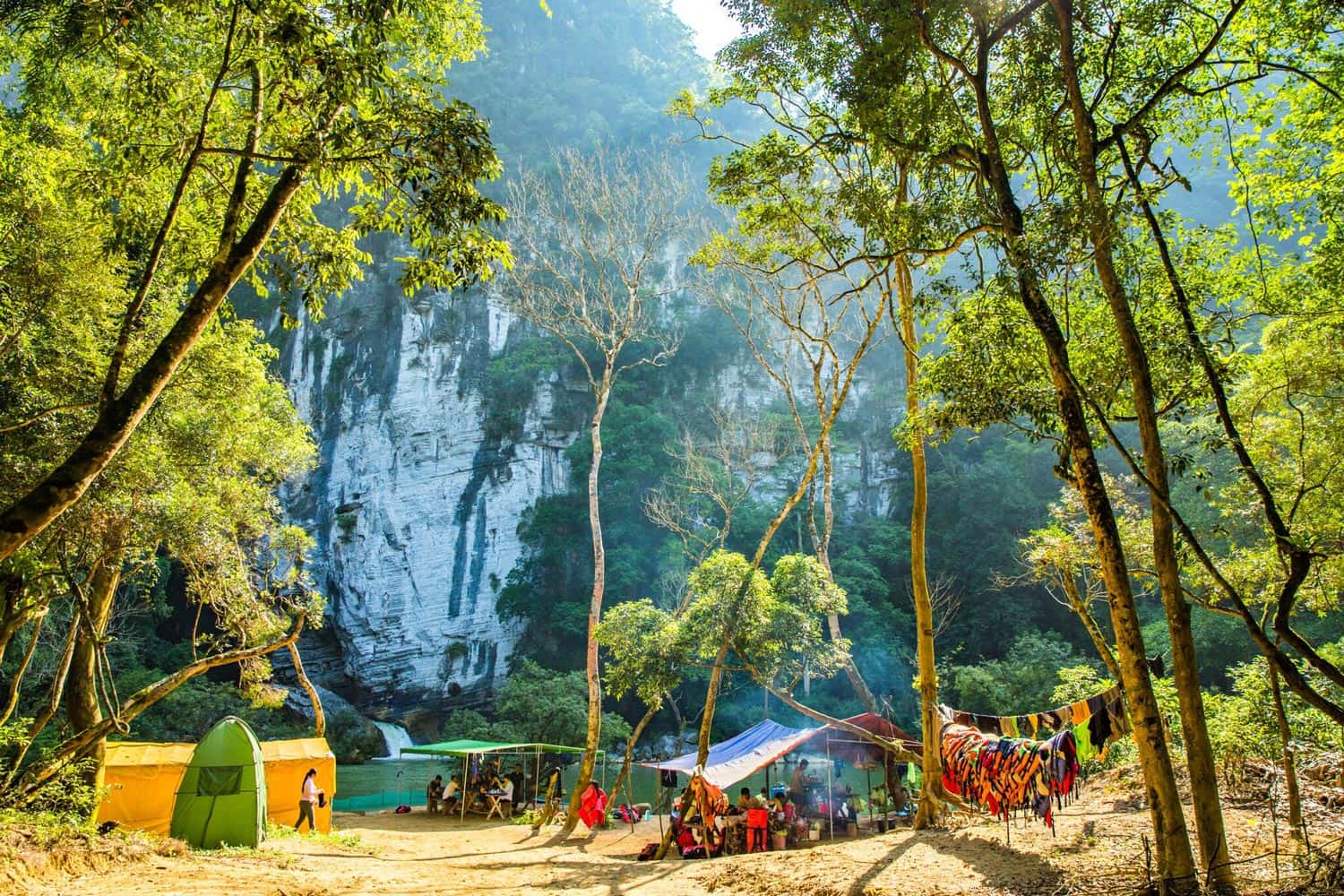 cắm trại trong Tour Tú Làn