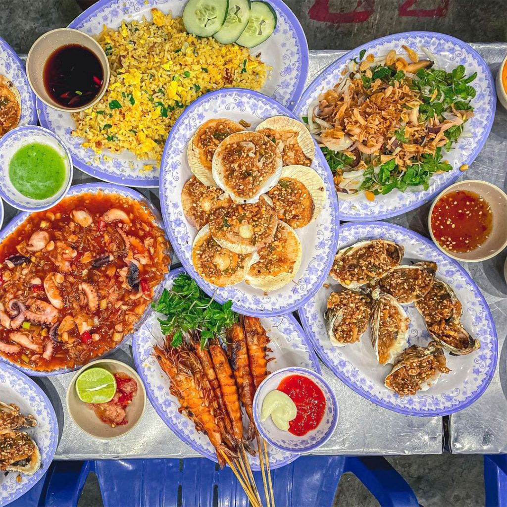 Mệ Toại - Nhà hàng hải sản Quảng Bình tại bờ biển