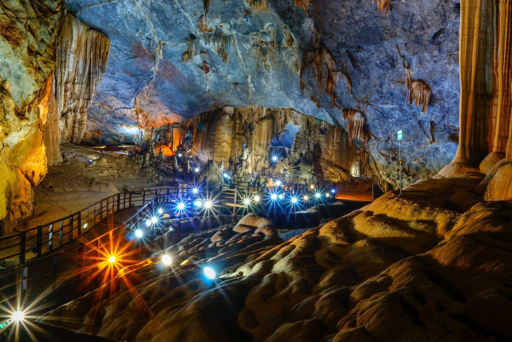 NGÀY 3: Động Thiên Đường - Suối nước Moọc - Đồng Hới