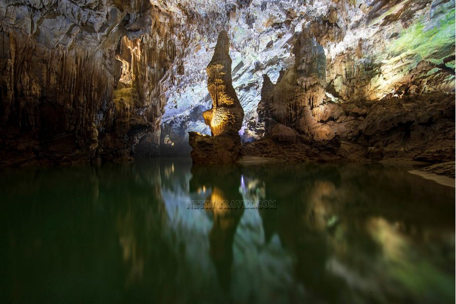 Phong Nha Kẻ Bàng là một trong những địa điểm du lịch ở Quảng Bình thu hút nhiều du khách ghé thăm