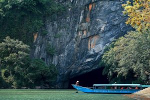 Cửa động Phong Nha