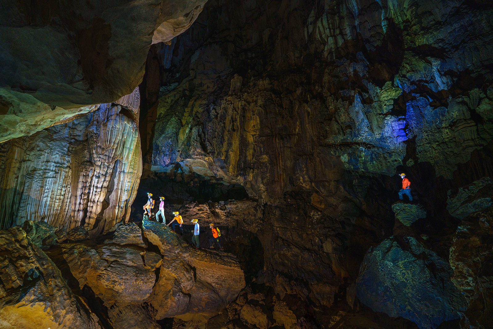 Chinh phục Hang Chà lòi