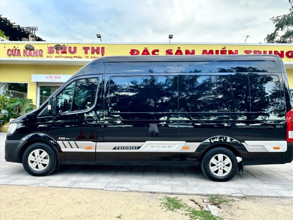 Xe Vip Limousine phục vụ du khách công tác và du lịch Quảng Trị