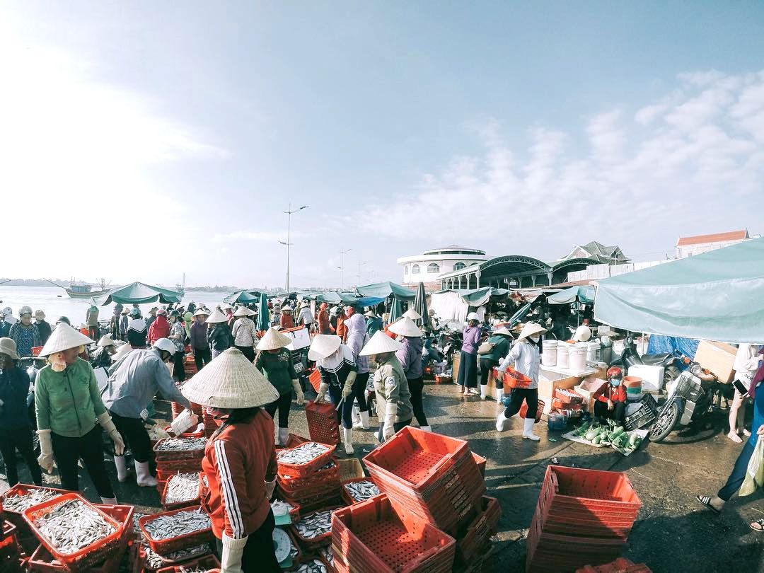 Chợ Đồng Hới nhộn nhịp
