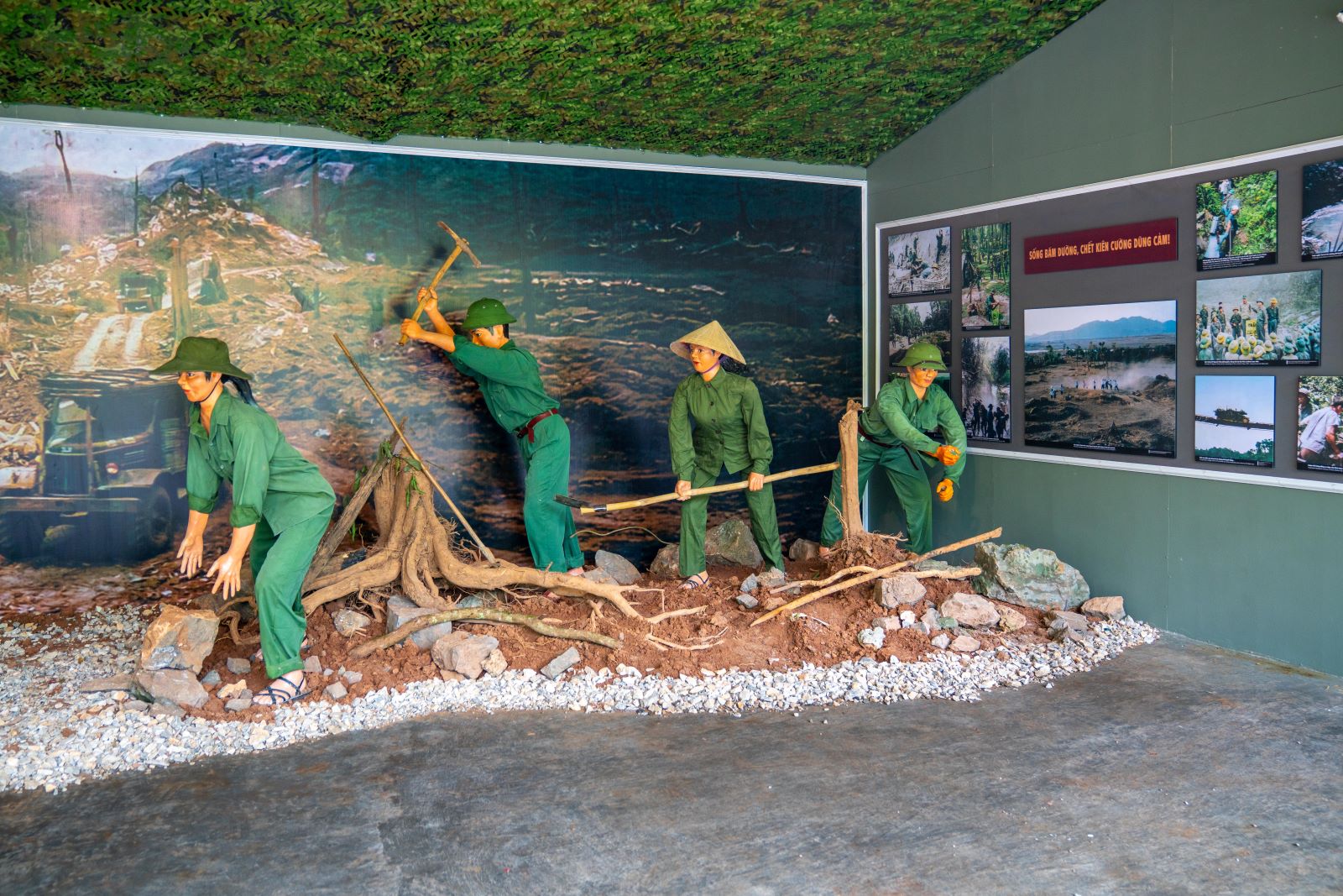 Tái hiện công cuộc mở đường