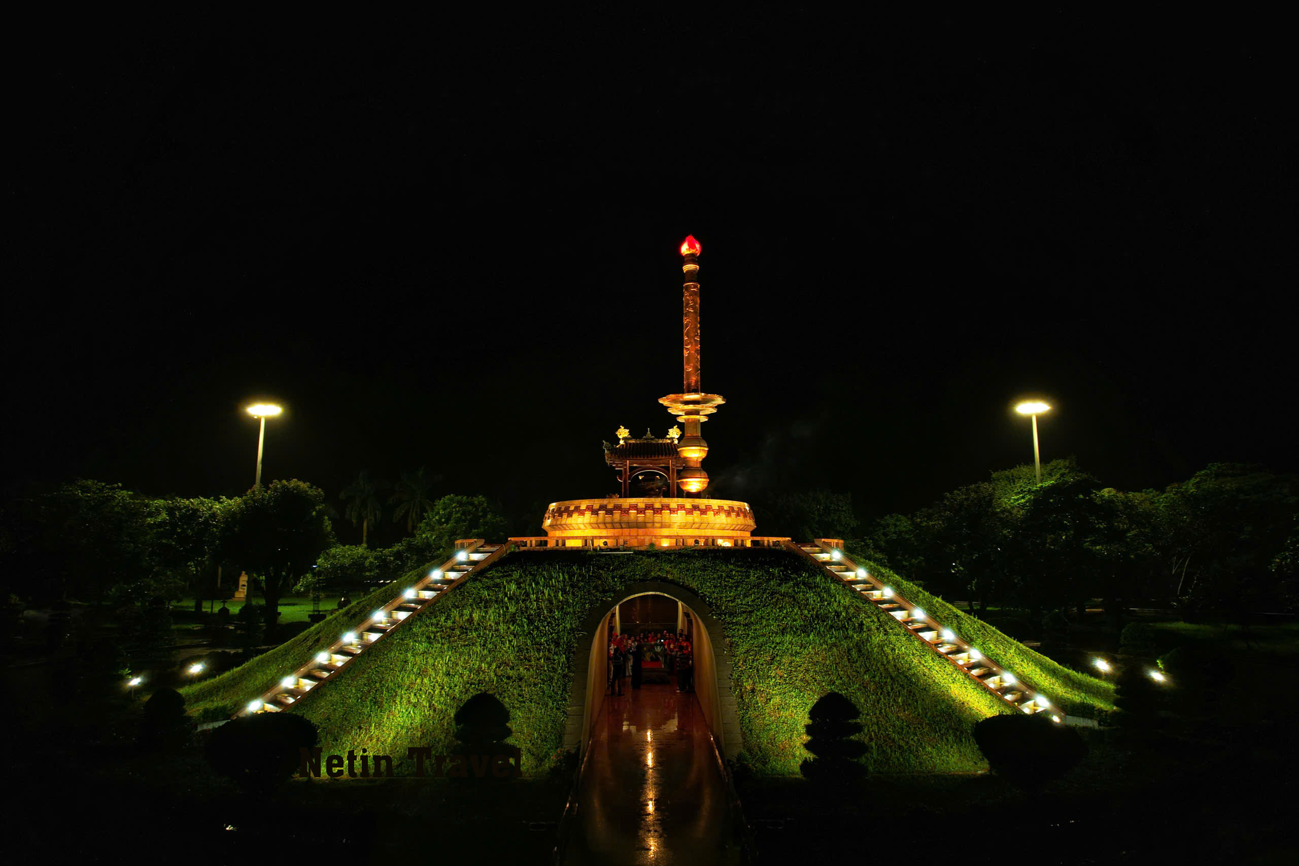 Dâng hương Thành cổ Quảng Trị về đêm