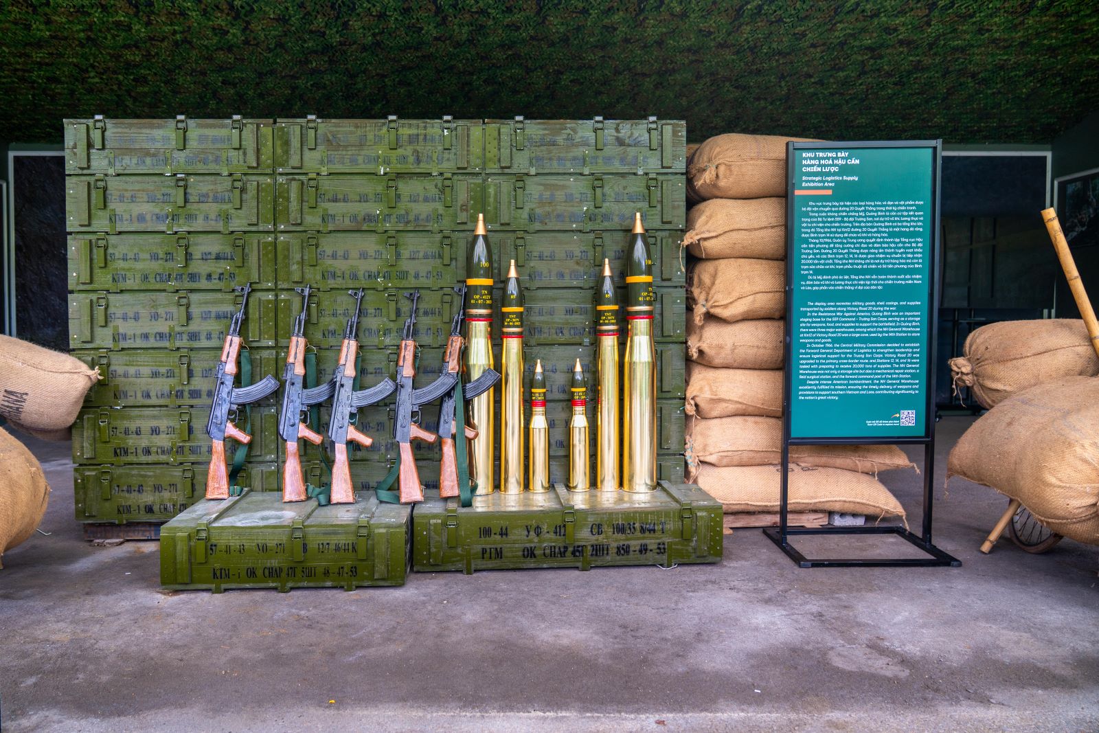 Kho hậu cần trong hang Chỉ Huy