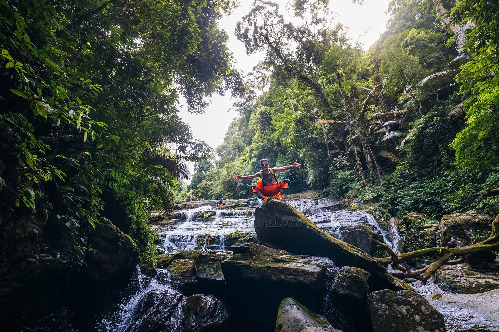 Trekking Vượt Thác Dương Cầm