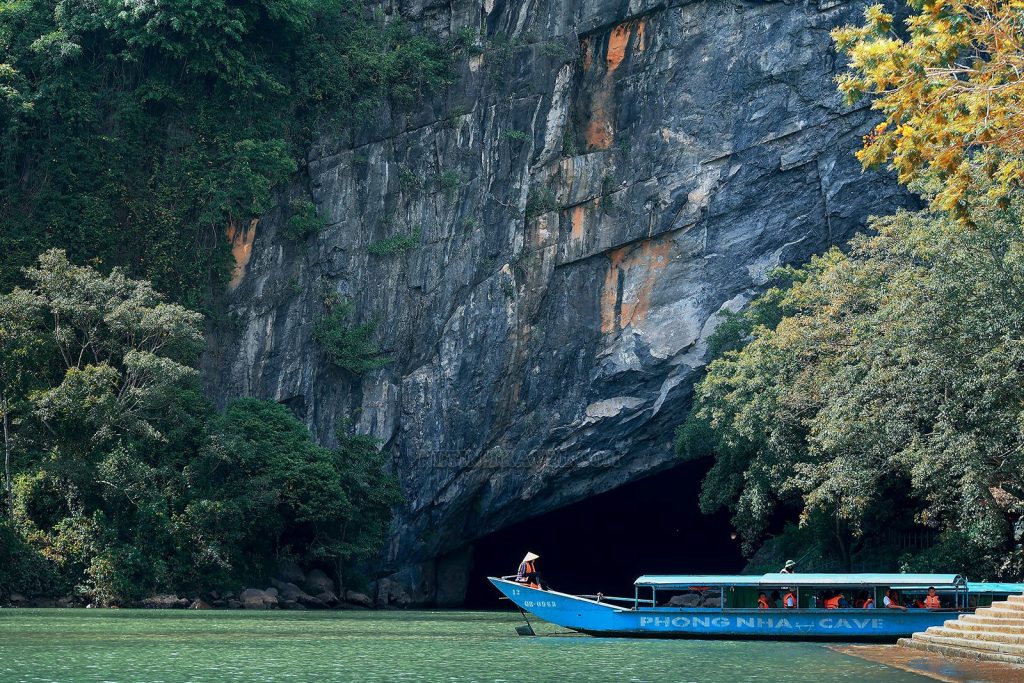 Cửa động Phong Nha