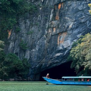 Cửa động Phong Nha